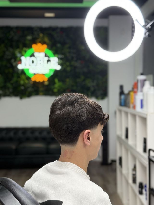 Corte con movimiento en The Noble Barber